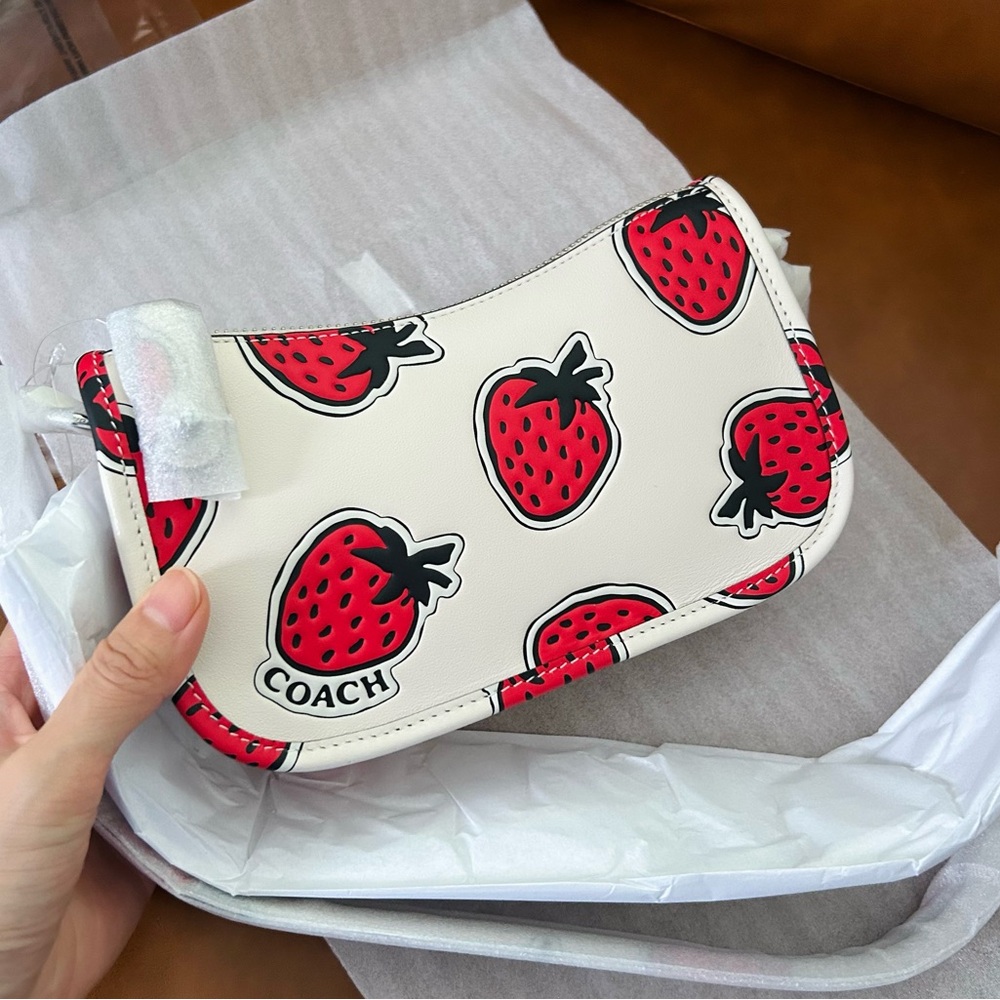 Coach Swinger Bag 20 With Strawberry Print